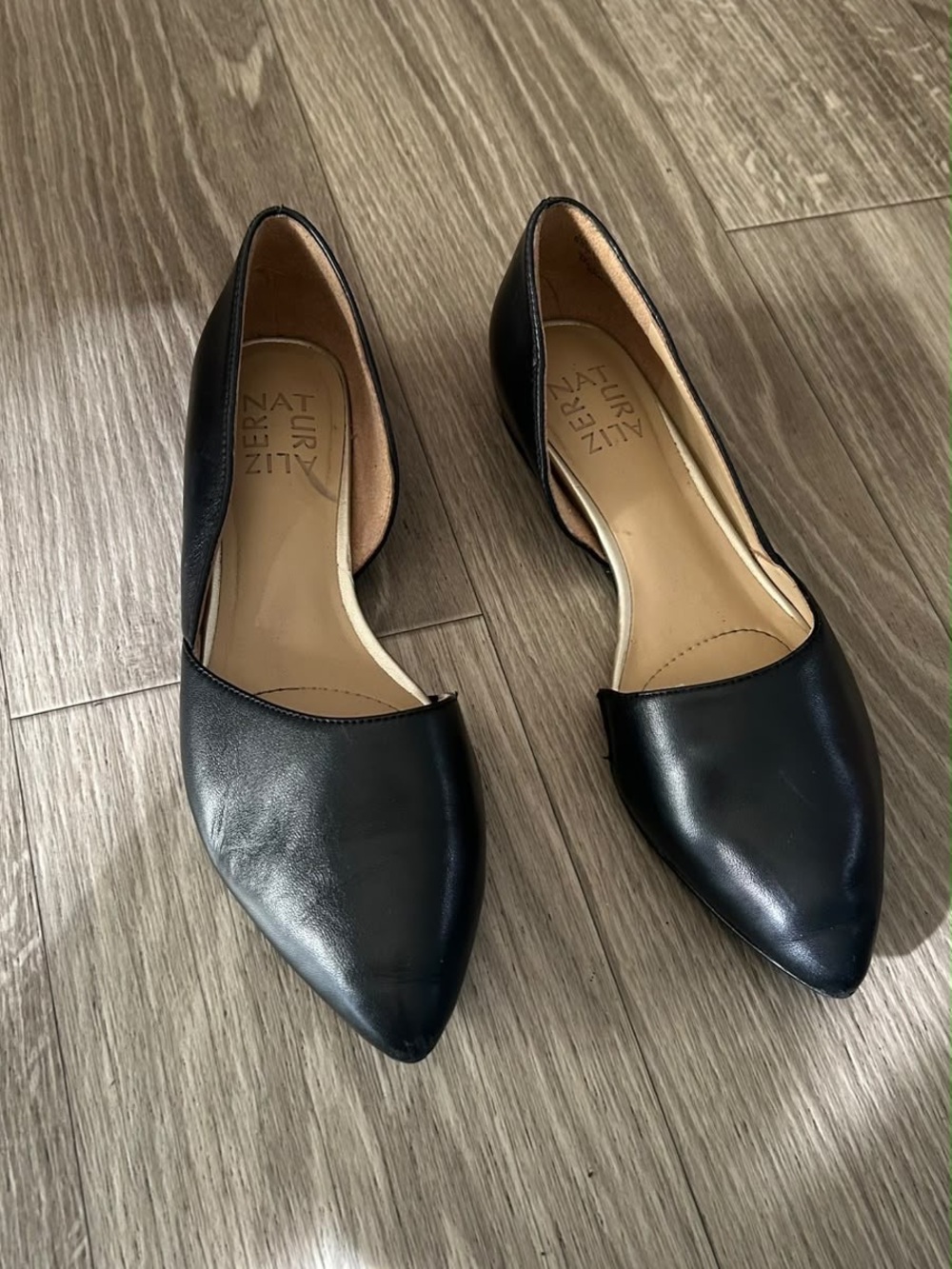 Naturalizer black flat shoes
